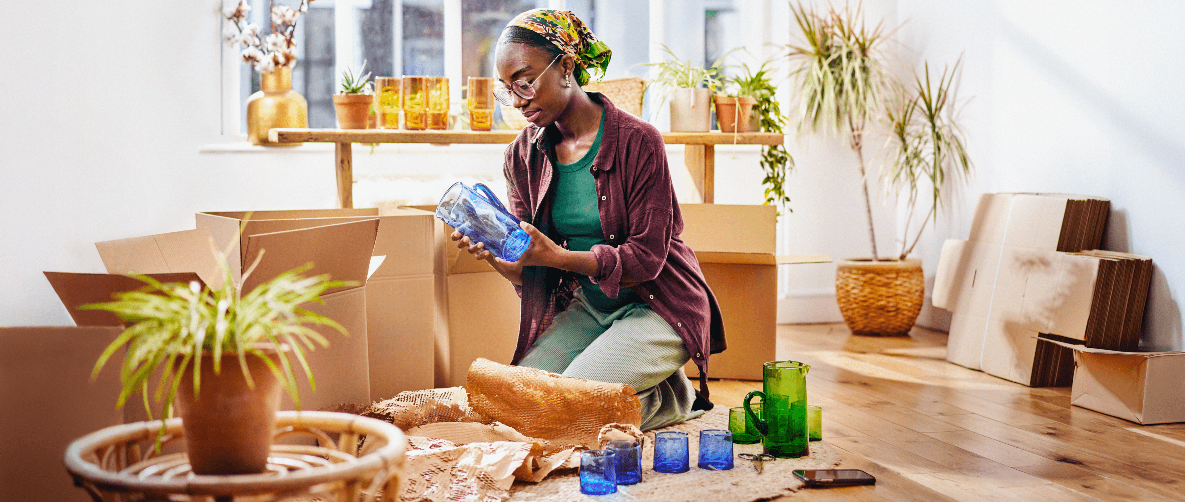 women packaging glass - landscape